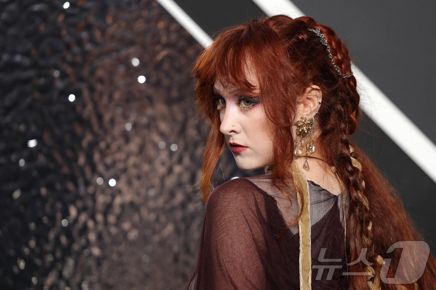 미국 뉴욕 엘몬트에서 열린 2024 MTV VMA 시상식에서 신예 팝스타 차펠 론이 포즈를 취하고 있다. 2024.09.12 ⓒ 로이터=뉴스1 ⓒ News1 정지윤 기자