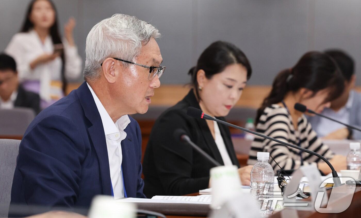 서원정 한국공인회계사회 상근부회장(위원장 직무대행)이 26일 서울 종로구 정부서울청사 별관에서 열린 제6차 국민연금기금운용위원회에서 모두발언을 하고 있다. 2024.9.26/뉴스1 ⓒ News1 허경 기자