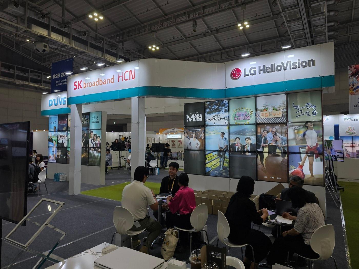 본문 이미지 - LG헬로비전과 SK브로드밴드, 딜라이브, HCN은 광주에서 열린 '2024 광주에이스페어'에 공동관을 꾸렸다고 26일 밝혔다. (한국케이블TV방송협회 제공)
