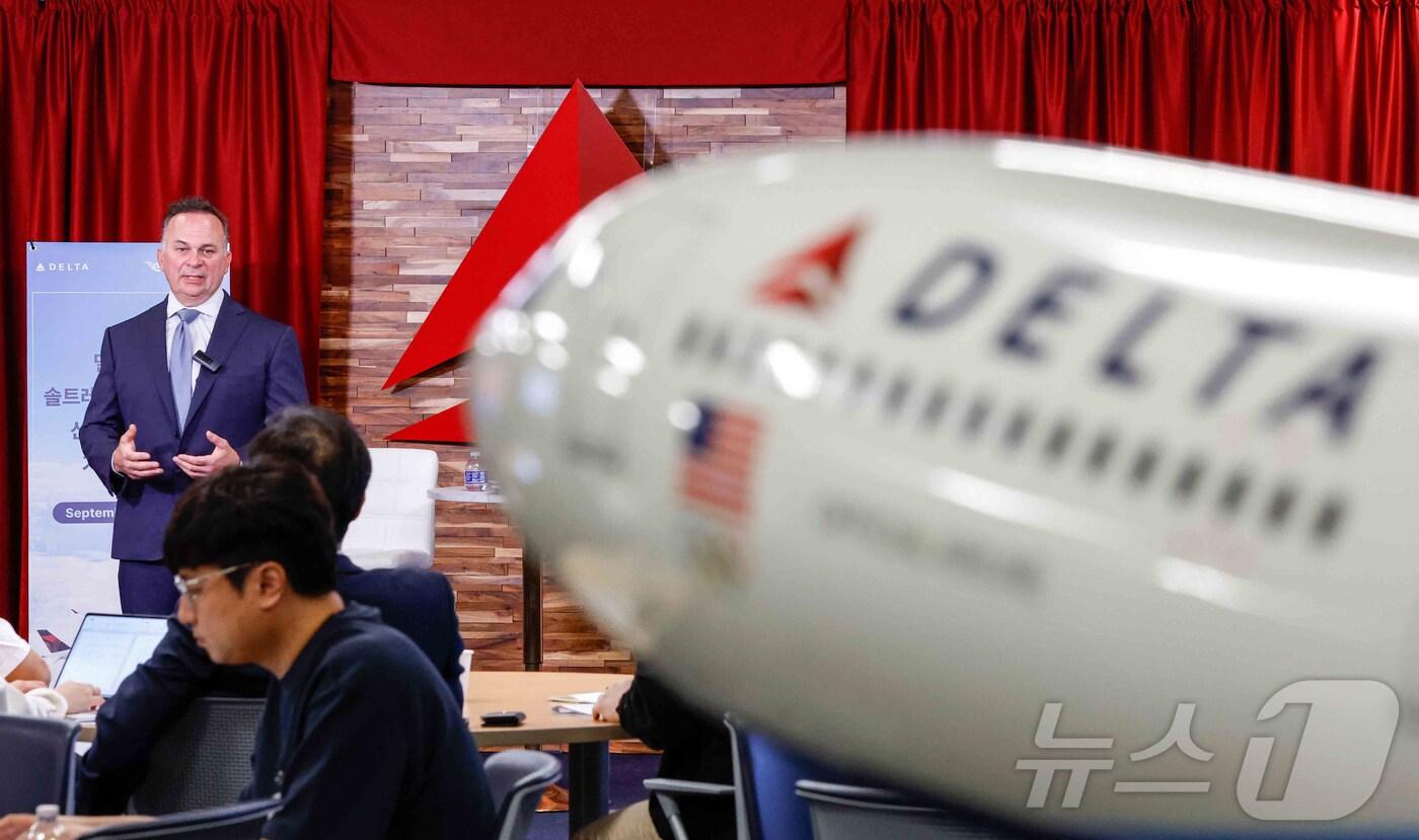 조 에스포시토 델타항공 네트워크계획 수석부사장이 26일&#40;현지시간&#41; 미국 애틀랜타 델타항공 본사에서 열린 &#39;솔트레이크시티-인천 신규 노선 취항 기자간담회&#39;에 참석해 한국 취재진에게 델타항공 소개를 하고 있다. /뉴스1 ⓒ News1 공항사진기자단