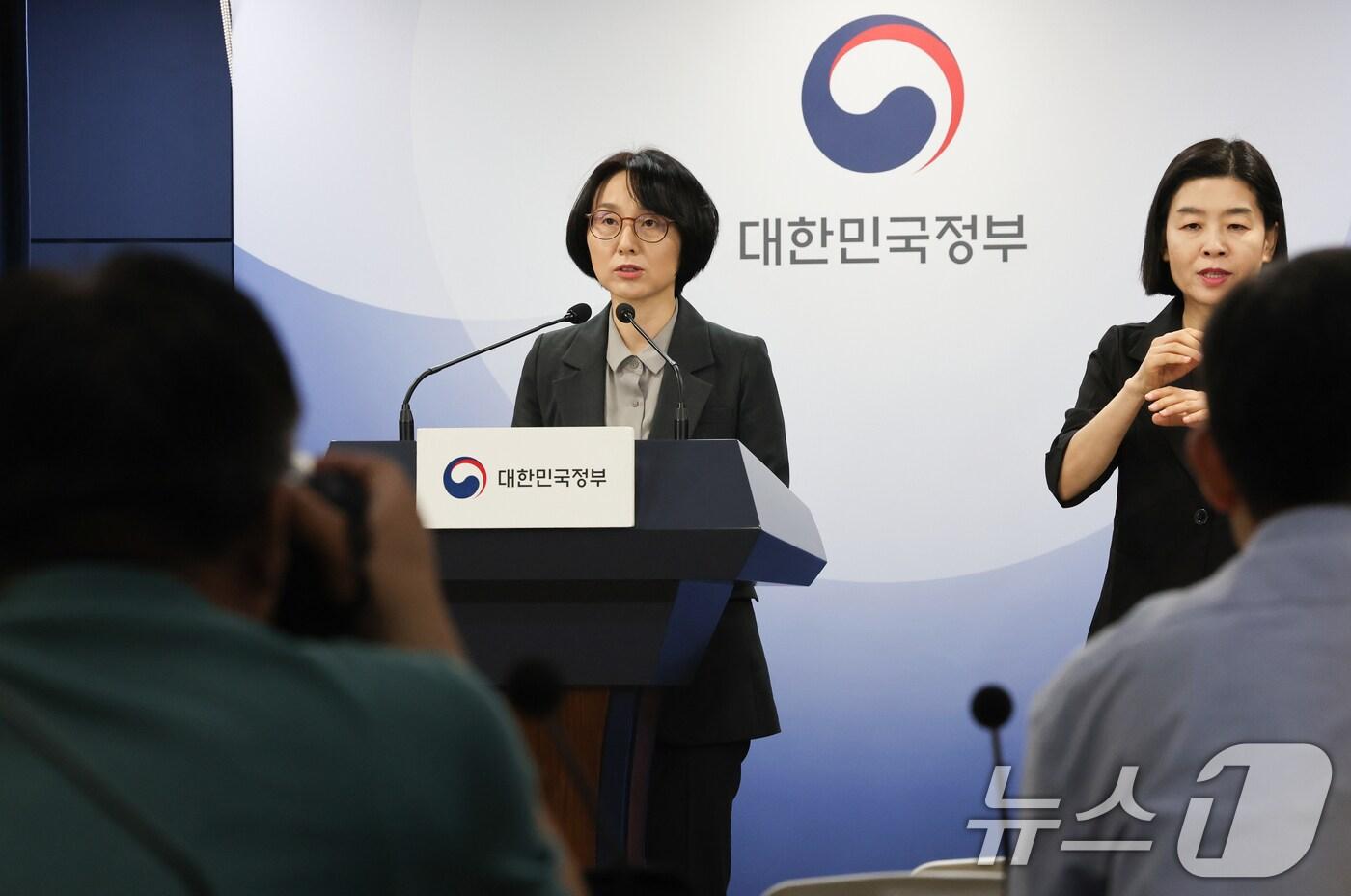 본문 이미지 - 정경실 보건복지부 의료개혁추진단장이 27일 서울 종로구 정부서울청사에서 열린 의료개혁 추진상황 브리핑에서 상급종합병원 구조전환 지원사업 추진방안을 발표하고 있다. 2024.9.27/뉴스1 ⓒ News1 허경 기자