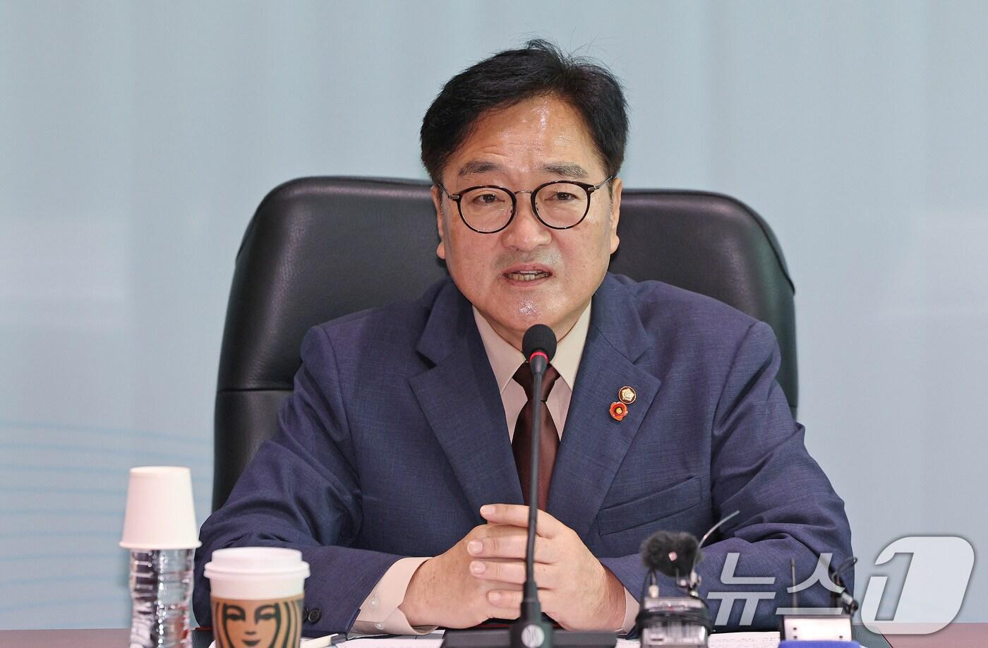 본문 이미지 - 우원식 국회의장이 27일 오전 세종시 어진동 정부세종컨벤션센터에서 열린 국회세종의사당 건립위원회 2차 회의에서 인사말을 하고 있다. 2024.9.27/뉴스1 ⓒ News1 장수영 기자