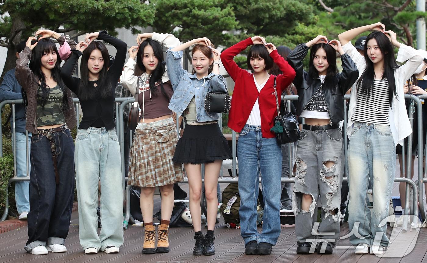 본문 이미지 - 그룹 미미로즈 연재(왼쪽부터)와 지아, 예린, 효리, 안나, 윤주, 예원 ⓒ 뉴스1