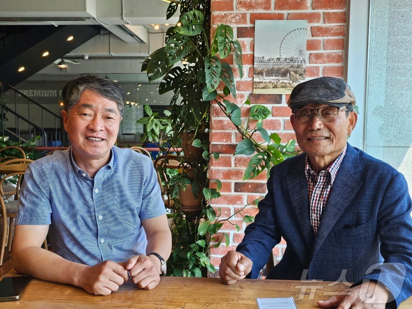 본문 이미지 - 27일 오전 창원의 한 카페에서 만난 말라위 어린이 후원회의 황선배 사무국장(왼쪽), 전부학 대표. 2024.9.27 ⓒ 뉴스1 박민석 기자