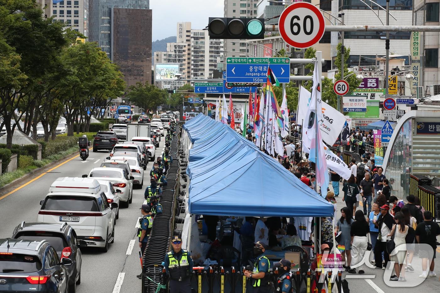 지난해 9월28일 대구 중구 반월당 인근 달구벌대로에서 열린 제16회 대구퀴어문화축제 모습. 2024.9.28/뉴스1 ⓒ News1 공정식 기자