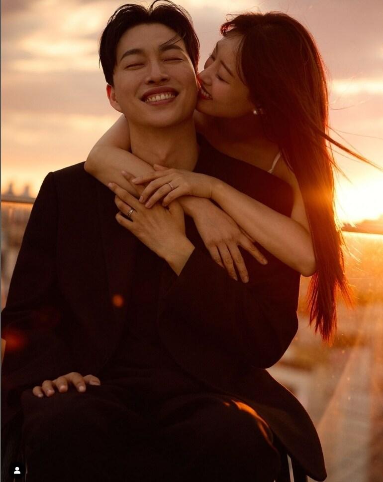 본문 이미지 - 가수 송지은, 박위 인스타그램