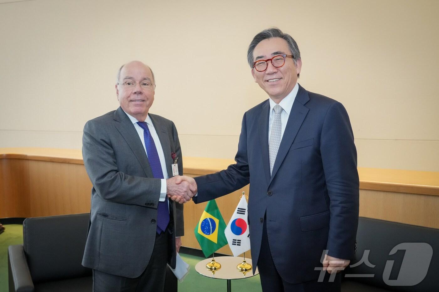 본문 이미지 - 조태열 외교부 장관이 27일(현지시간) 마우루 비에이라 브라질 외교장관과 양자회담을 가졌다. (외교부 제공) 