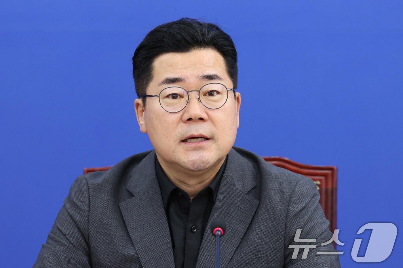 본문 이미지 - 박찬대 더불어민주당 원내대표가 3일 오전 서울 여의도 국회에서 열린 원내대책회의에서 발언하고 있다. 2024.9.3/뉴스1 ⓒ News1 신웅수 기자