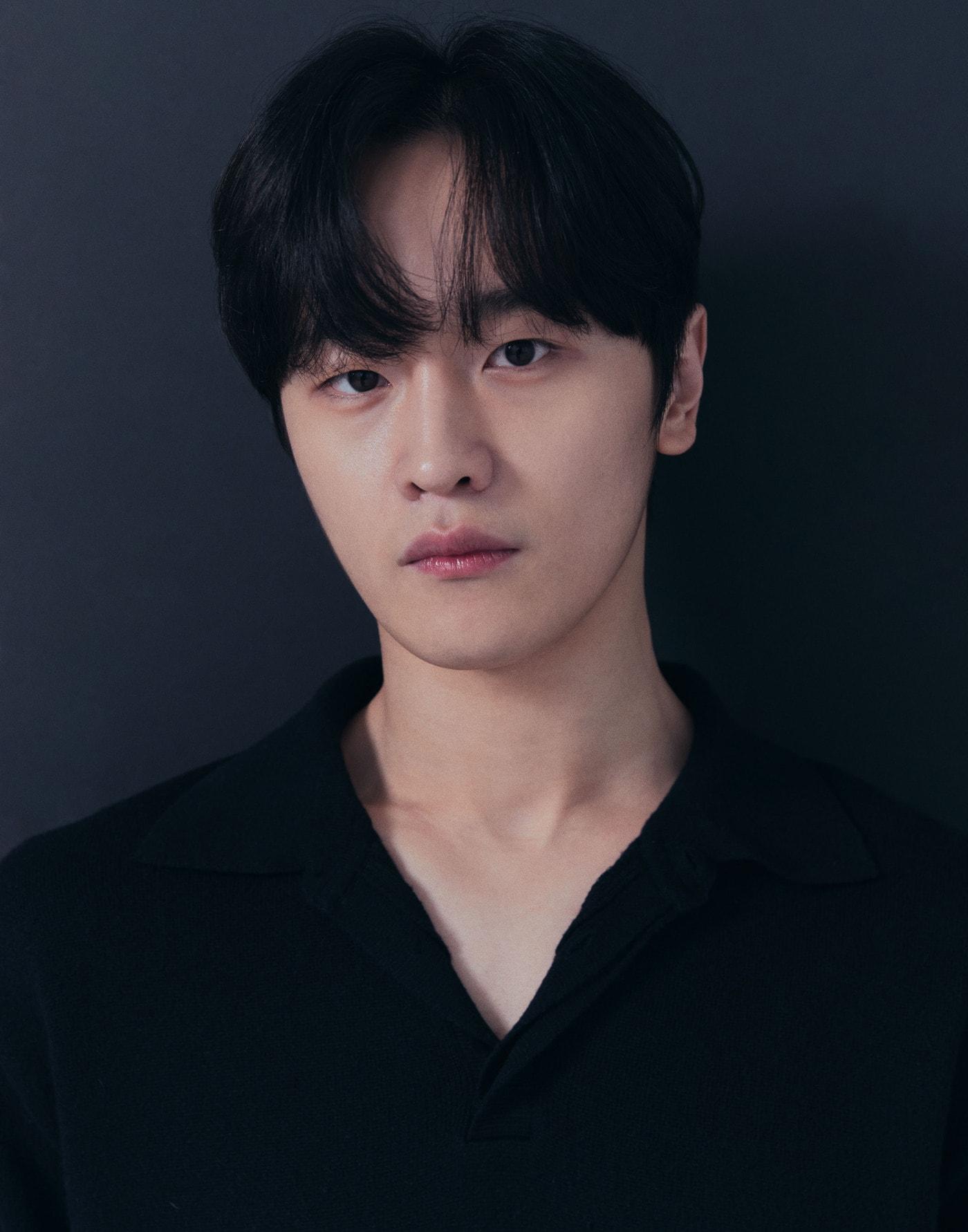 본문 이미지 - 배우 김도완 / 나무엑터스