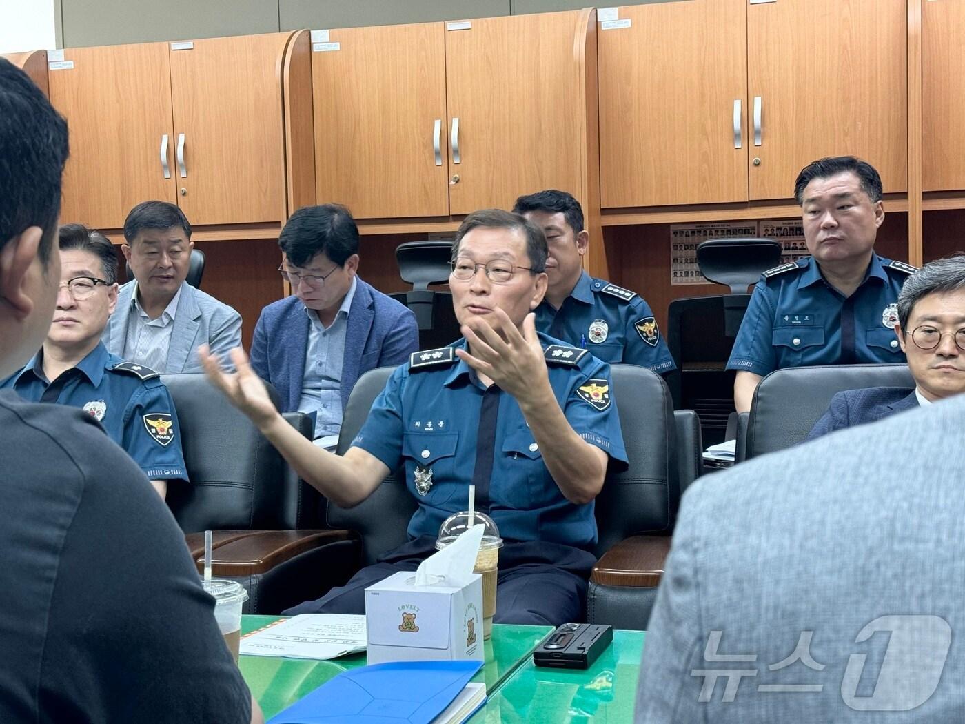 본문 이미지 - 최종문 전북경찰청장이 3일 진행된 기자간담회에서 질문에 답하고 있다.2024.9.3/뉴스1 장수인기자