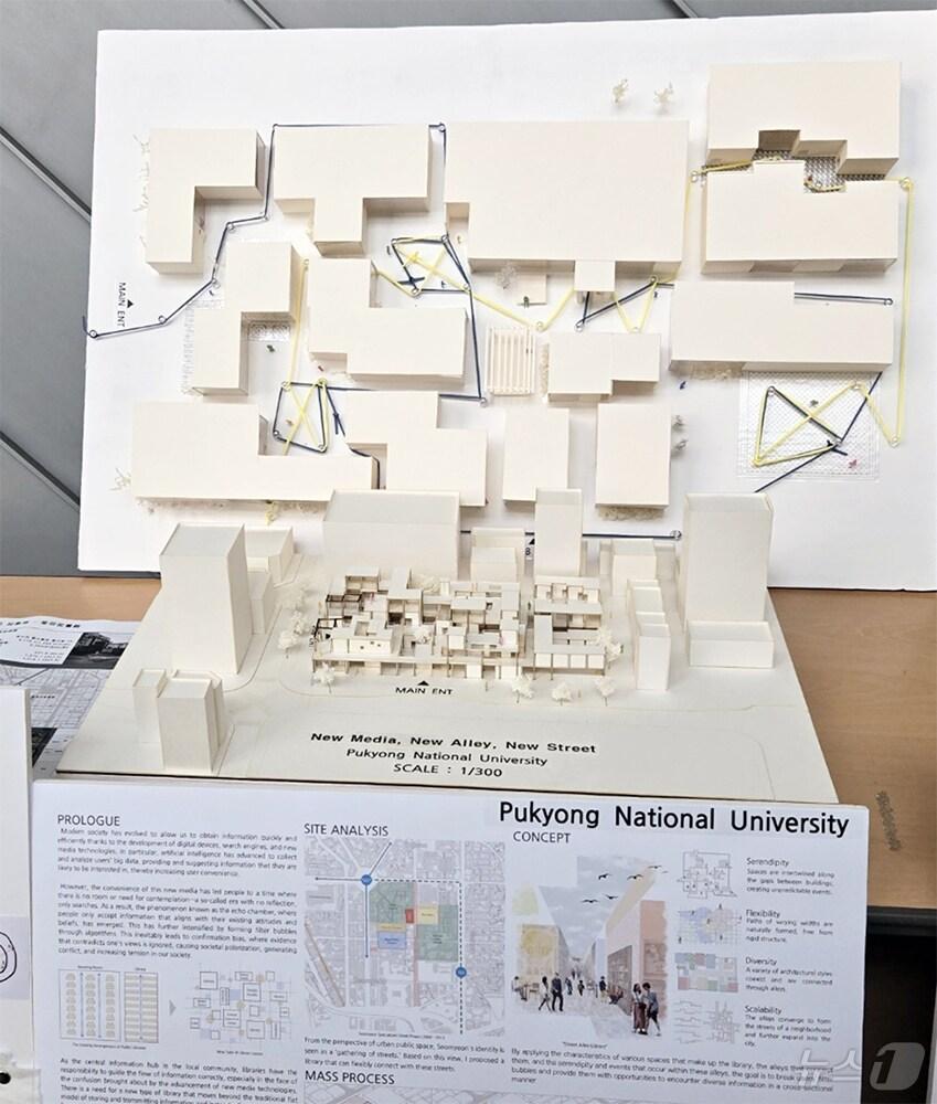 본문 이미지 - 국립부경대 건축학전공 학생들이 제26회 한일학생합동건축워크숍(JIA)에 출품해 최우수상을 받은 'New Media, New Alley, New Street' 작품. (국립부경대 제공)