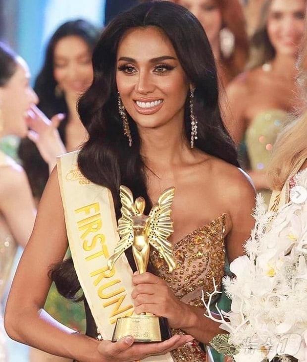 본문 이미지 - 트랜스젠더 여성인 33세의 기혼 카트리샤 자이리아가 미스 유니버스 싱가포르 2024 결선에 진출했다.(싱가포르 매체 마더십 갈무리).