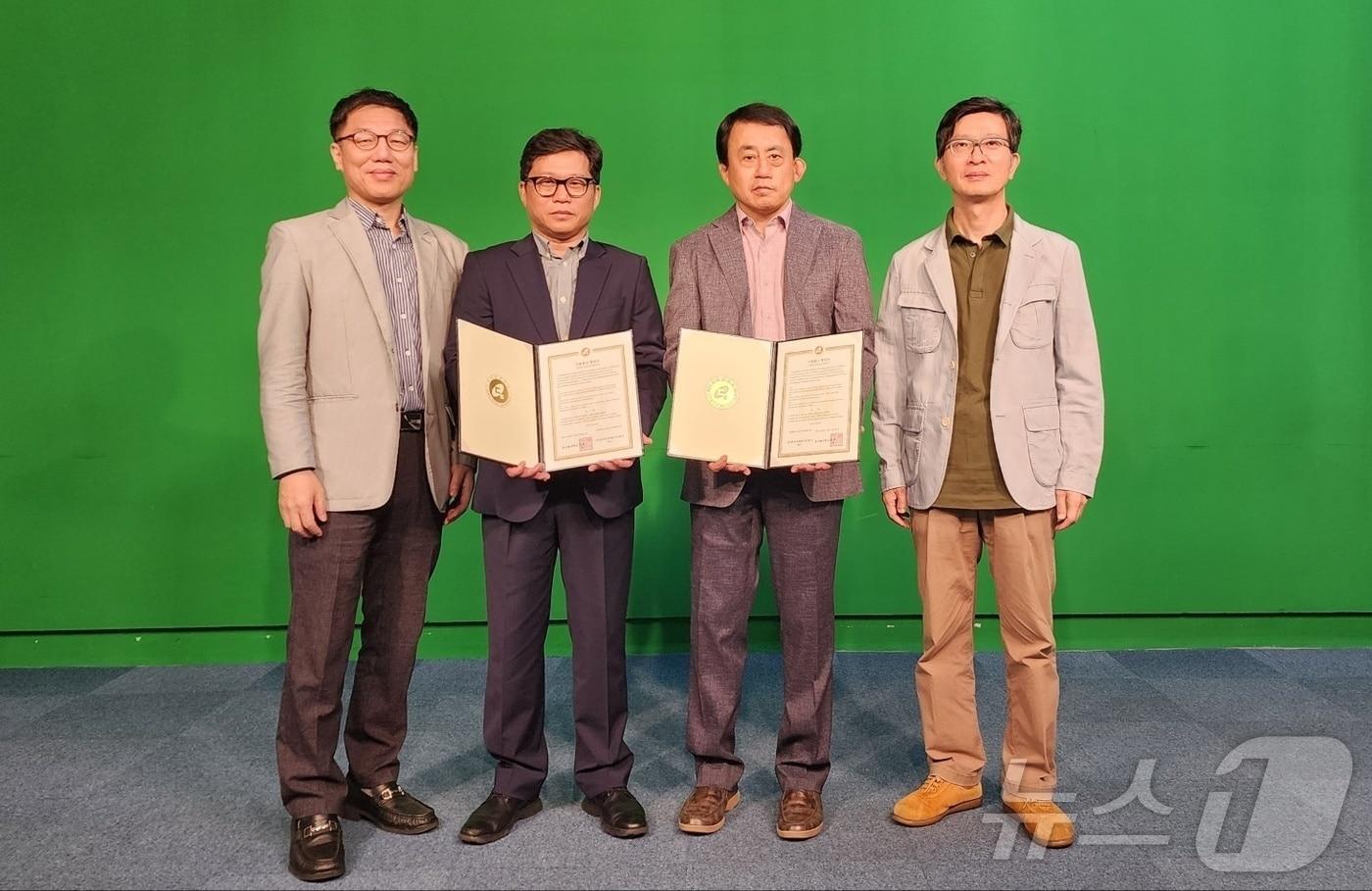 본문 이미지 - 한교평 이승희 COO(왼쪽 두번째)와 동서울대 관계자들이 협약을 체결한 뒤 기념촬영을 하고 있다.(한교평 제공)