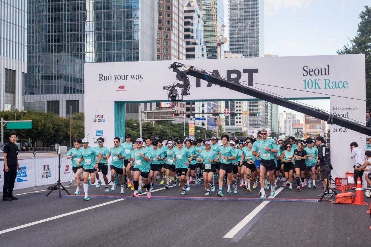 본문 이미지 - 2024 런 유어 웨이 서울 대회 모습.(뉴발란스제공)