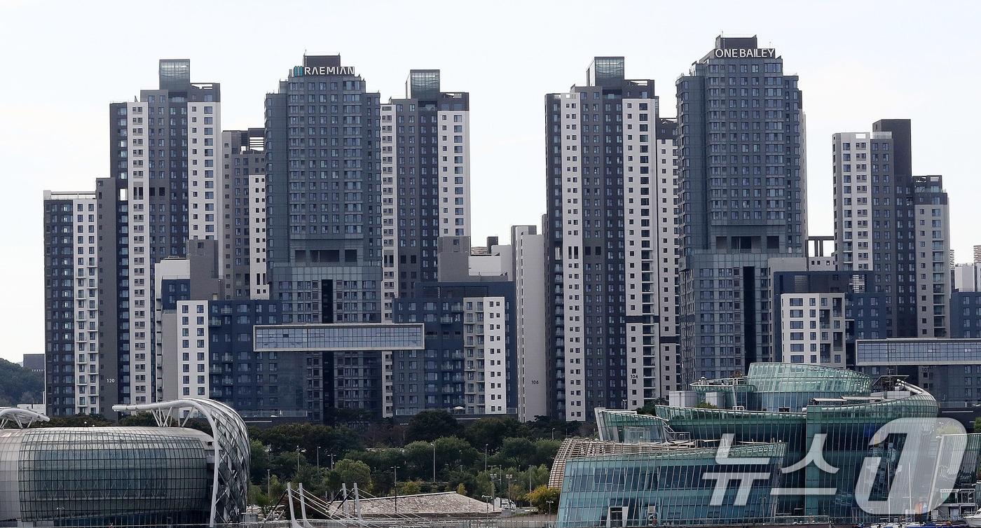 서울 서초구 래미안 원베일리 아파트 전경. /뉴스1 ⓒ News1 박세연 기자