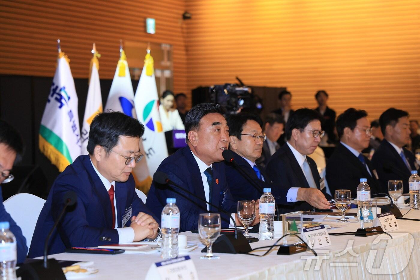 김두겸 울산시장 30일 서울 한국경제인협회타워에서 열린 영호남 시도지사, 국회의원 상색협력 간담회에 참석해 발언하고 있다. (울산시 제공)