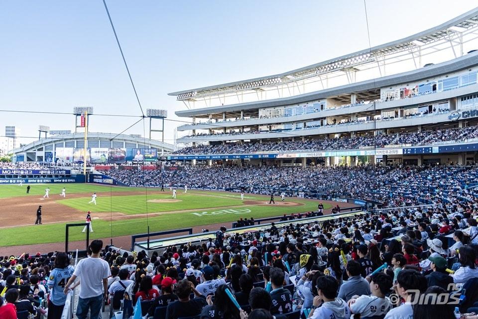 본문 이미지 - NC 다이노스와 롯데 자이언츠의 2024 KBO리그 정규시즌 최종전이 매진됐다. (NC 제공)