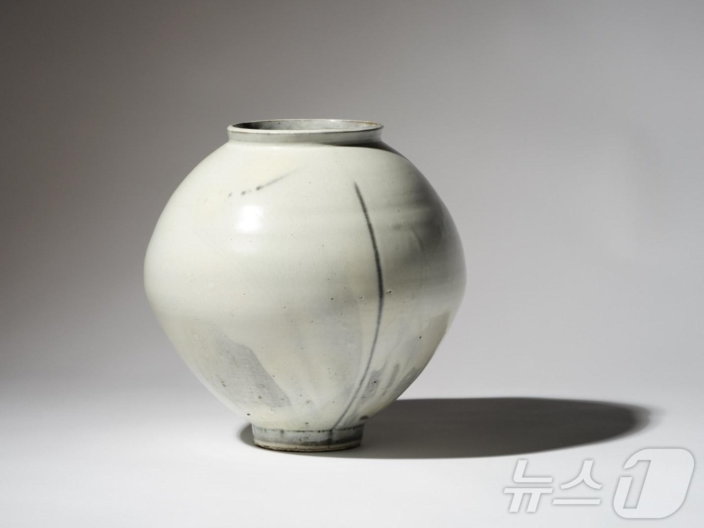 본문 이미지 - 김수현 작가의 '제11회 분청도예전'이 다음달 9일부터 18일까지 제주시 갤러리 이호에서 열린다.(본인 제공)