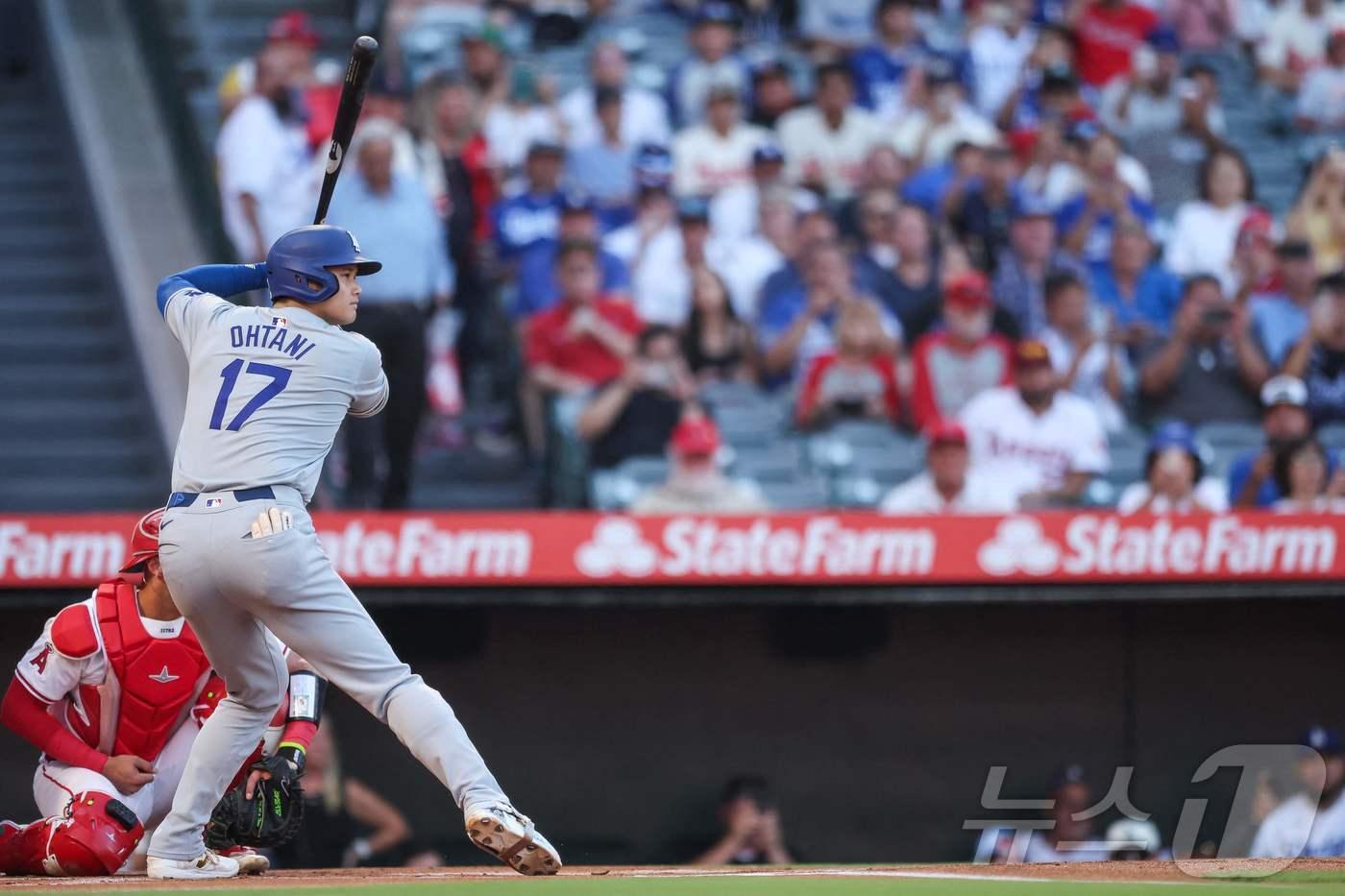 본문 이미지 - 친정 팀 LA 에인절스를 상대한 LA 다저스의 오타니. ⓒ AFP=뉴스1