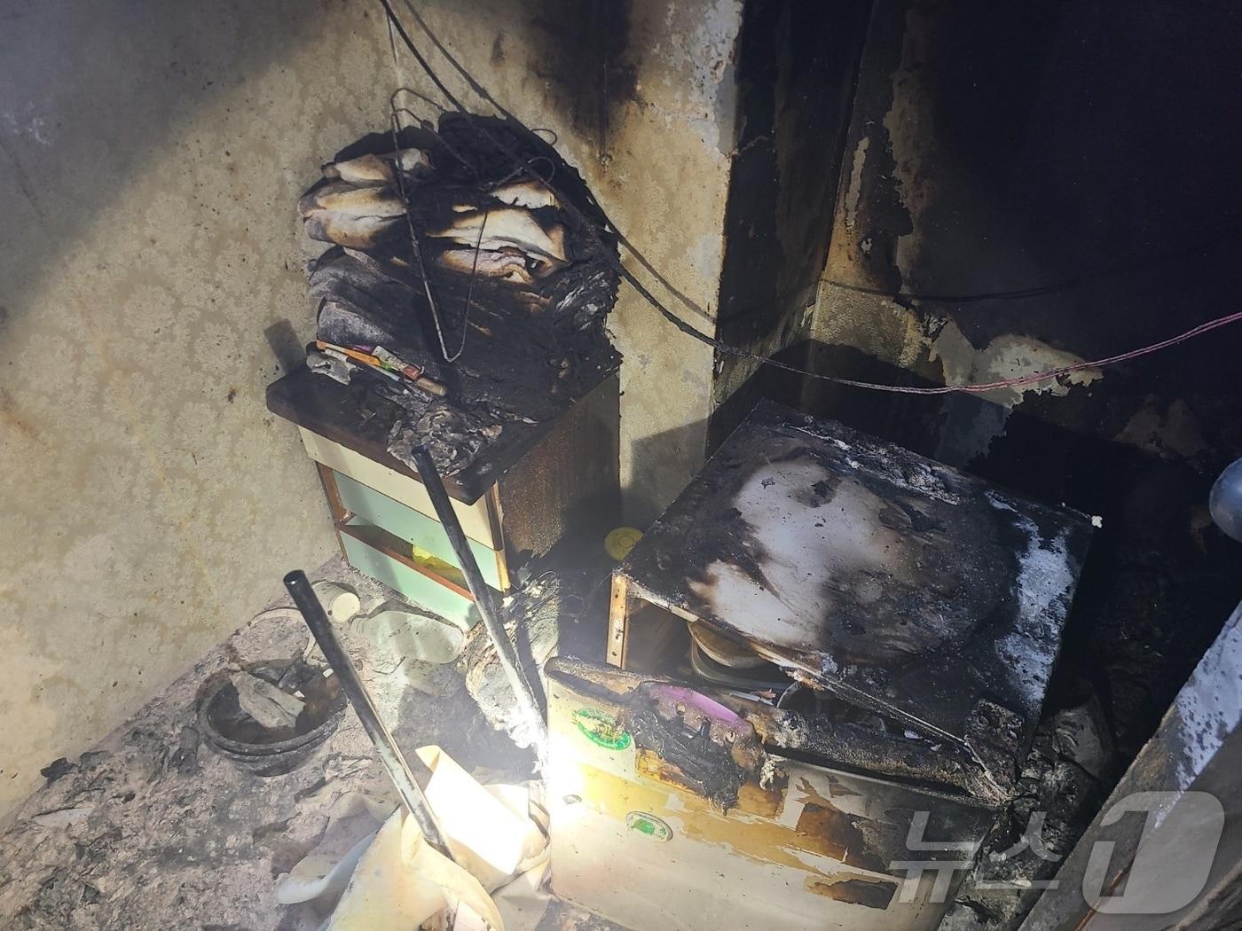 본문 이미지 - 4일 오전 10시 36분쯤 경북 칠곡군 왜관읍 모텔에서 불이나 20분만에 꺼졌다. (경북소방본부 제공) 2024.9.5/뉴스1