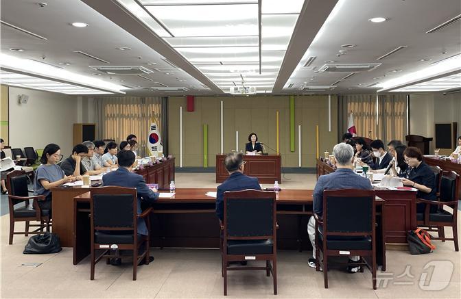 본문 이미지 - 4일 오전 부산시청 26층 회의실에서 추석 명절 응급의료·코로나19 대응을 위한 보건소장 회의가 진행되고 있다(부산시청 제공)