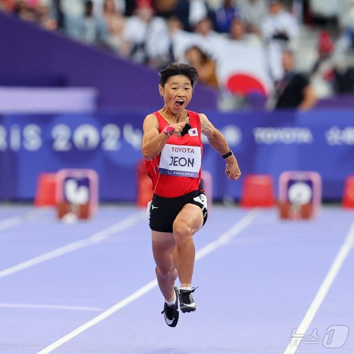 본문 이미지 - 제17회 파리 패럴림픽에 육상 국가대표로 참가한 전북자치도 진안군의 전민재 선수가 여자육상 100m에서 14초95의 기록으로 7위, 200m에서 30초76의 기록으로 5위를 차지하며 대회를 마무리했다.(대한장애인체육회제공)2024.9.5/뉴스1