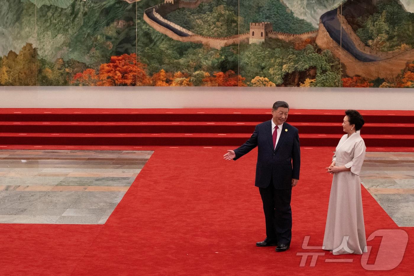 시진핑 중국 국가주석&#40;왼쪽&#41;이 4일 중국 베이징 인민대회당에서 열린 중국-아프리카 협력포럼&#40;FOCAC&#41; 정상회의 환영 만찬에 펑리위안 여사와 함께 참석했다. 2024.09.04 ⓒ 로이터=뉴스1 ⓒ News1 유수연 기자