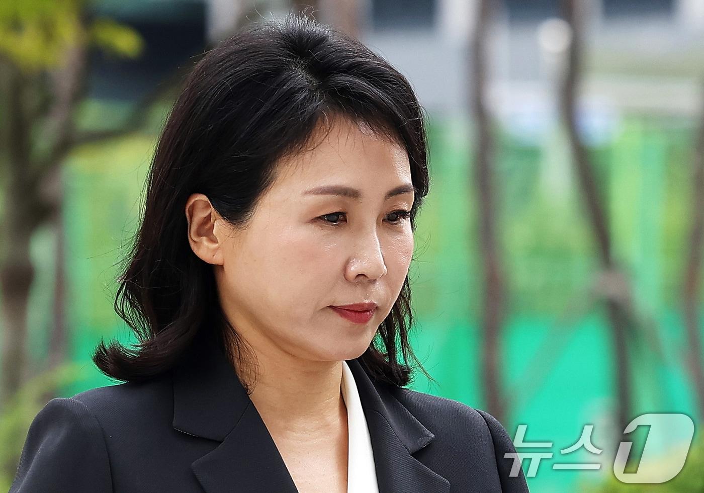 이재명 더불어민주당 대표의 배우자 김혜경 씨가 '경기도 법인카드 유용 의혹' 관련 조사를 받기 위해 5일 오후 경기 수원시 영통구 수원지방검찰청으로 출석하고 있다. (공동취재) 2024.9.5/뉴스1 ⓒ News1 김영운 기자