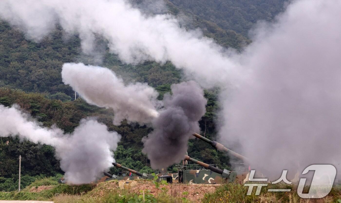 인천 옹진군 백령도의 해병대 포 사격훈련장에서 해병대 K-9 자주포가 해상 사격 훈련을 하고 있다.2024.9.5/뉴스1 ⓒ News1 김성진 기자