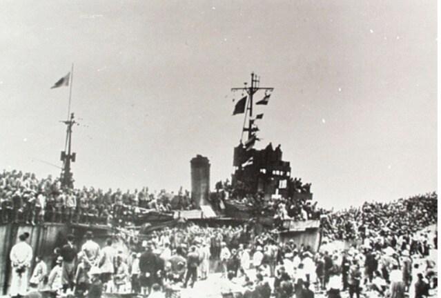 본문 이미지 -  강제징용자가 우키시마호에 승선하는 장면. (독립기념관)