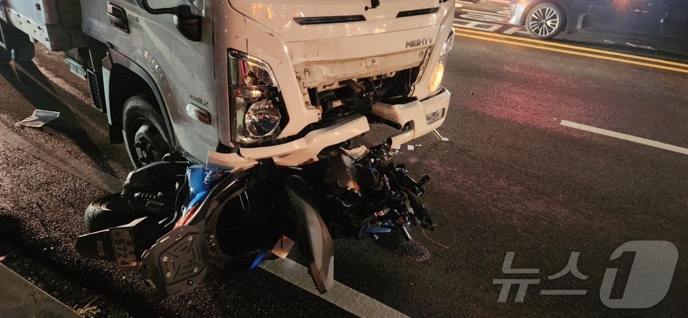 공주 신관동 강북사거리 교통사고 현장.(공주소방서 제공) / 뉴스1 