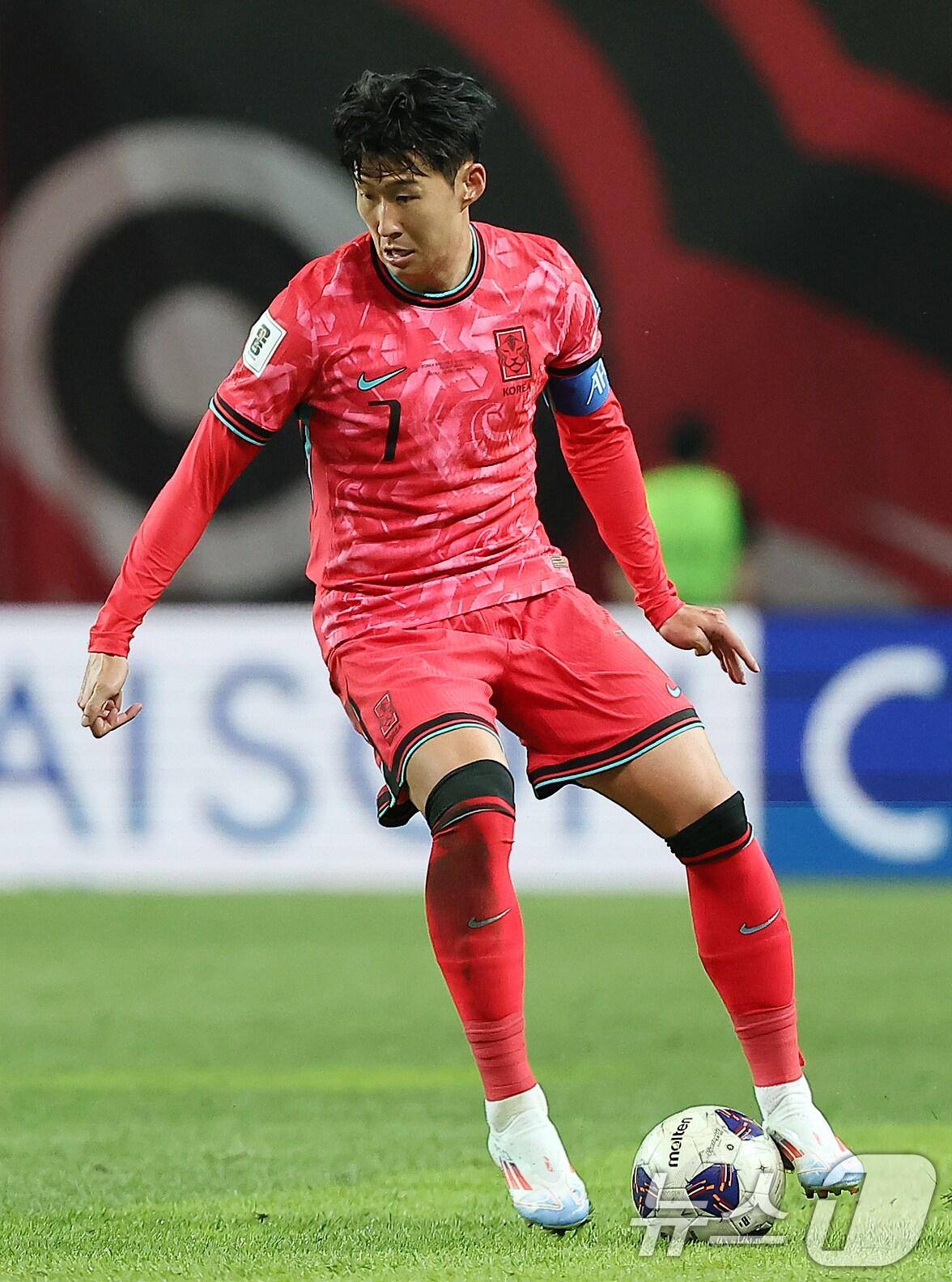 본문 이미지 - 손흥민이 136번째 A매치에 출전, 한국 최다출전 타이기록자가 됐다.  ⓒ News1 김진환 기자