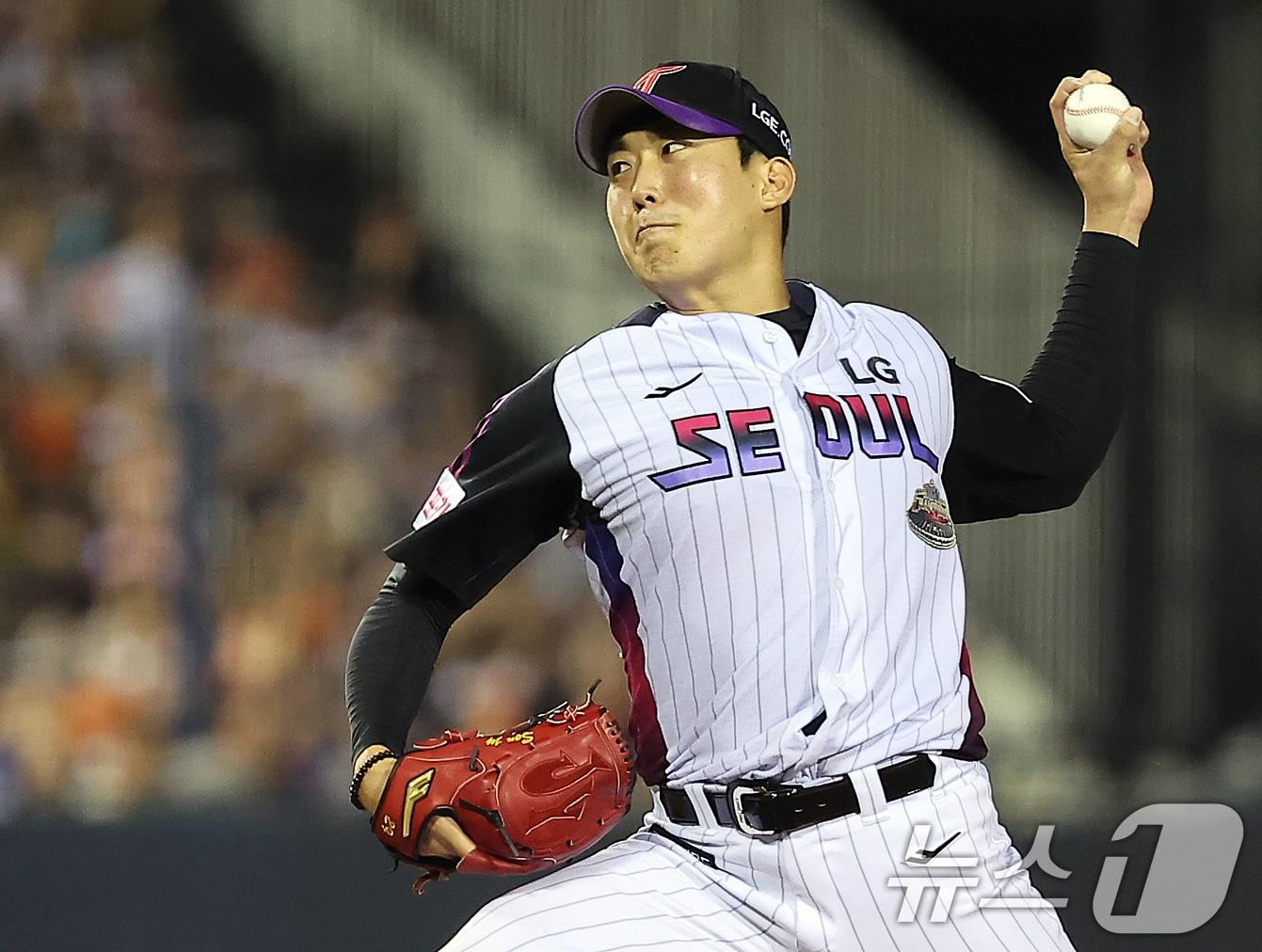 본문 이미지 - 포스트시즌 첫 출전을 준비하고 있는 LG 트윈스 손주영. /뉴스1 DB ⓒ News1 김진환 기자