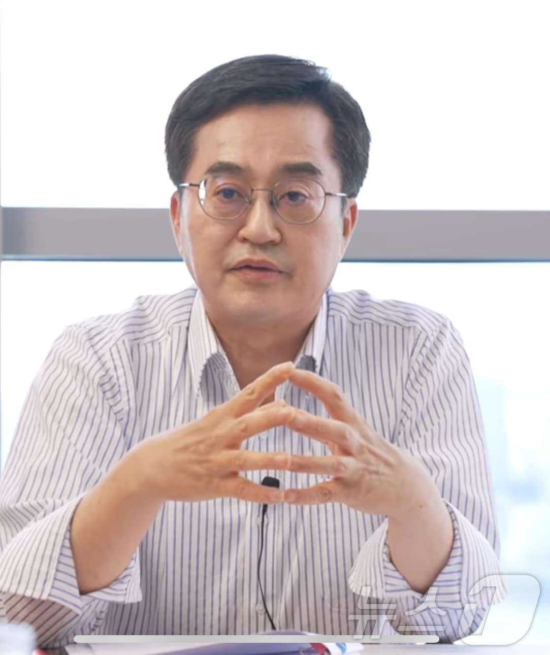 본문 이미지 - 김동연 경기도지사가 유튜브 '삼프로TV'에 출연한 모습.