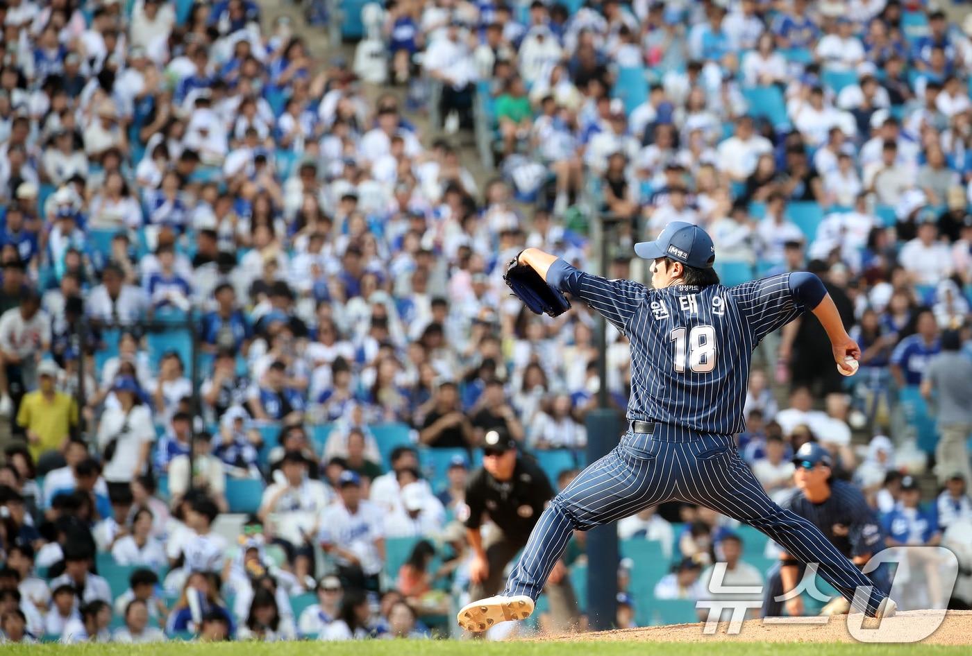 8일 오후 대구 삼성라이온즈파크에서 열린 프로야구 '2024 신한 SOL 뱅크 KBO리그' NC 다이노스와 삼성 라이온즈의 경기, 삼성이 5대 0으로 앞선 6회초 선발투수 원태인이 역투하고 있다. 2024.9.8/뉴스1 ⓒ News1 공정식 기자