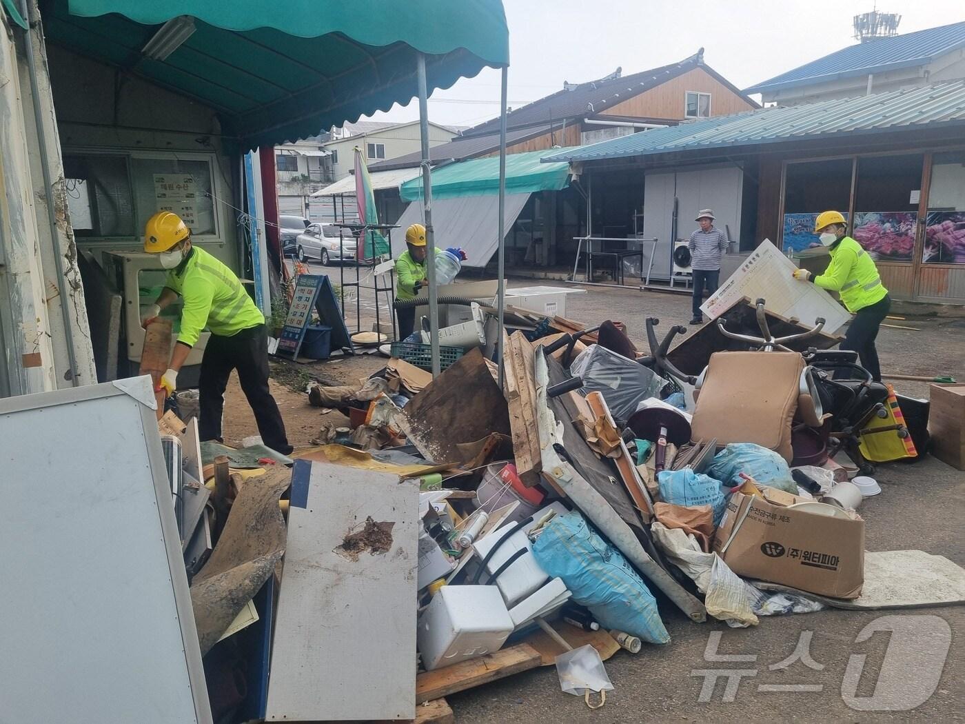 본문 이미지 - 군산시가 시민들의 불편을 최소화 하기 위해 추석 연휴 청소업무 종합대책을 마련해 추진한다. 2024.9.9/뉴스1