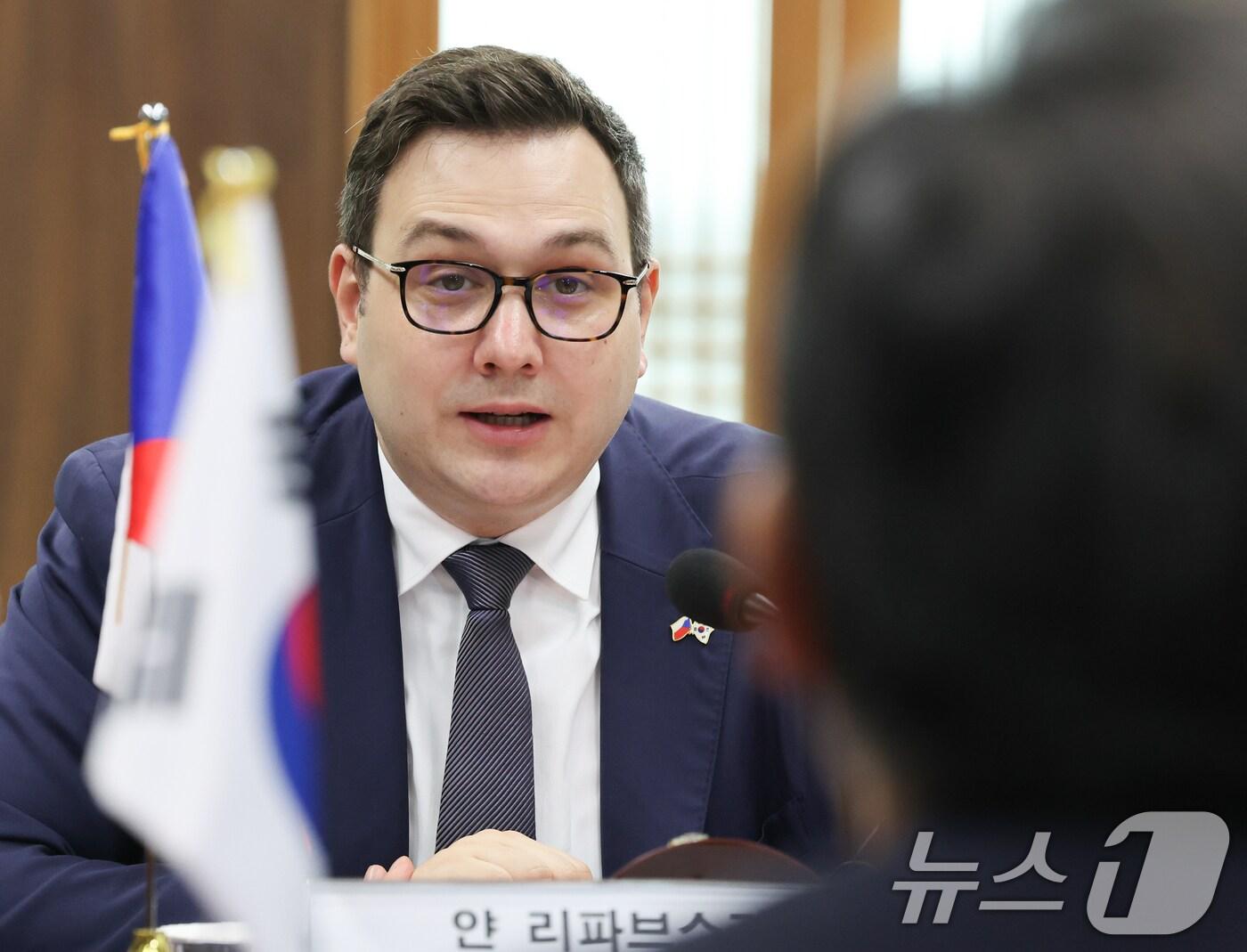 본문 이미지 - 얀 리파브스키(Jan Lipavsk&yacute;) 체코 외교장관이 9일 서울 종로구 외교부청사에서 열린 한-체코 외교장관회담에서 인사말을 하고 있다. 2024.9.9/뉴스1 ⓒ News1 허경 기자