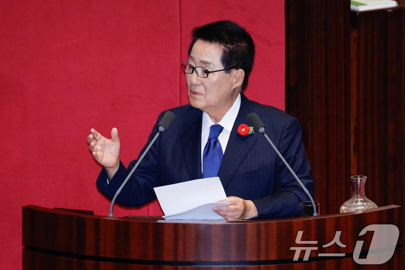 박지원 더불어민주당 의원이 9일 오후 서울 여의도 국회에서 열린 제418회국회(정기회) 제4차 본회의에서 한덕수 국무총리를 향해 정치 분야 대정부질문을 하고 있다. 2024.9.9/뉴스1 ⓒ News1 안은나 기자