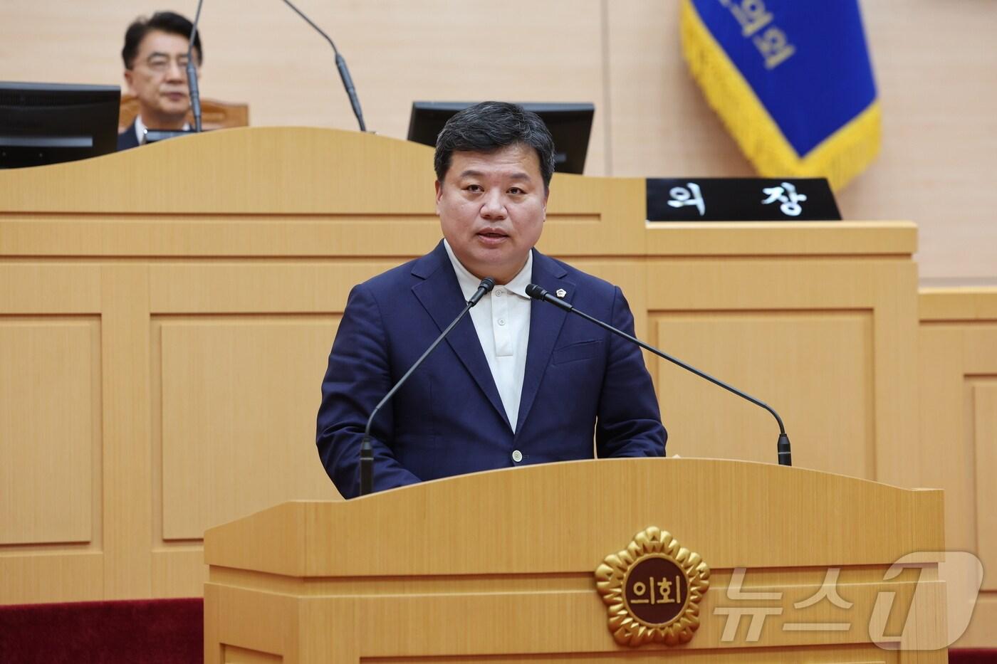 본문 이미지 - 정영균 전남도의원이 도정질문을 통해 도립공원의 효율적 관리와  조계산의 국립공원 승격을 촉구하고 있다.(전남도의회 제공)/뉴스1