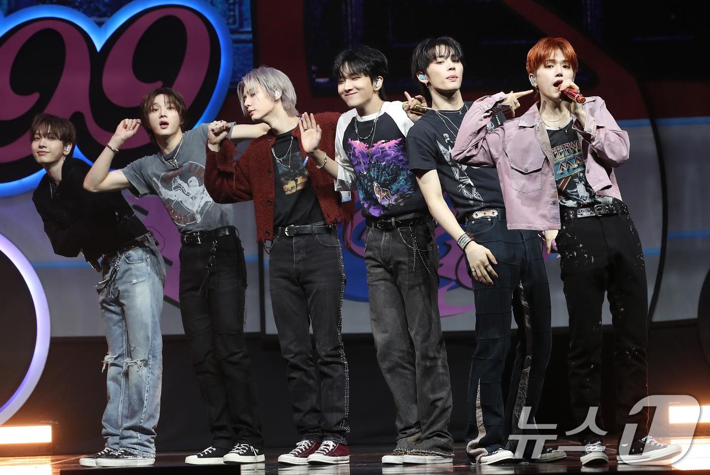 보이넥스트도어(BOYNEXTDOOR)가 9일 오후 서울 용산구 한남동 블루스퀘어에서 가진 미니 3집 앨범 '19.99' 발매 기념 쇼케이스에서 타이틀 곡 ‘Nice Guy(나이스 가이)’를 선보이고 있다. 2024.9.9/뉴스1 ⓒ News1 권현진 기자