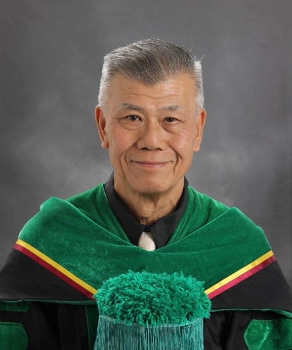 본문 이미지 - 올해 70세의 나이로 필리핀 의과대학을 졸업한 말레이시아 남성 토홍 켄의 모습(페이스북 'Hong Keng Toh' 계정 갈무리). 2024.09.09. 