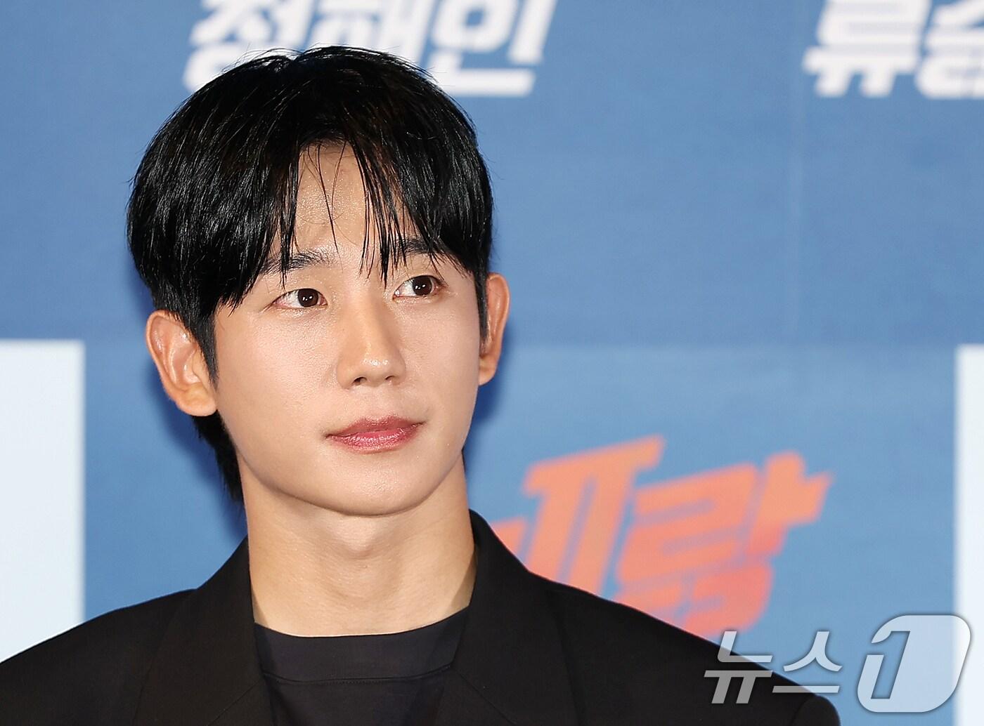 본문 이미지 - 배우 정해인이 9일 오후 서울 용산구 아이파크몰 CGV에서 열린 영화 '베테랑2' 기자간담회에 참석해 객석을 응시하고 있다. '베테랑2'는 나쁜 놈은 끝까지 잡는 베테랑 서도철 형사(황정민 분)의 강력범죄수사대에 막내 형사 박선우(정해인 분)가 합류하면서 세상을 떠들썩하게 한 연쇄살인범을 쫓는 액션범죄수사극으로 오는 13일 개봉한다. 2024.9.9/뉴스1 ⓒ News1 김진환 기자