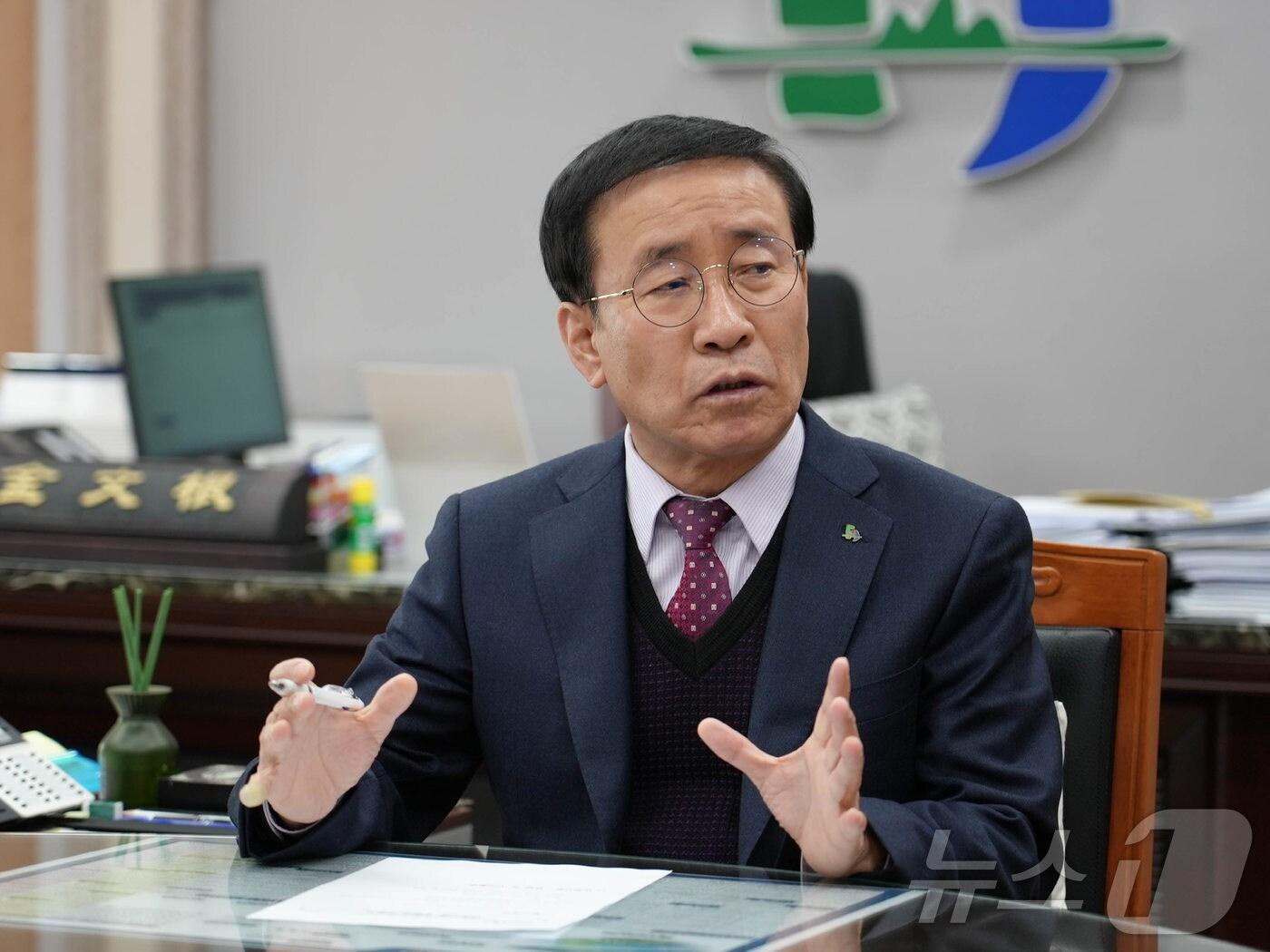 본문 이미지 - 김문근 단양군수/ 뉴스1 