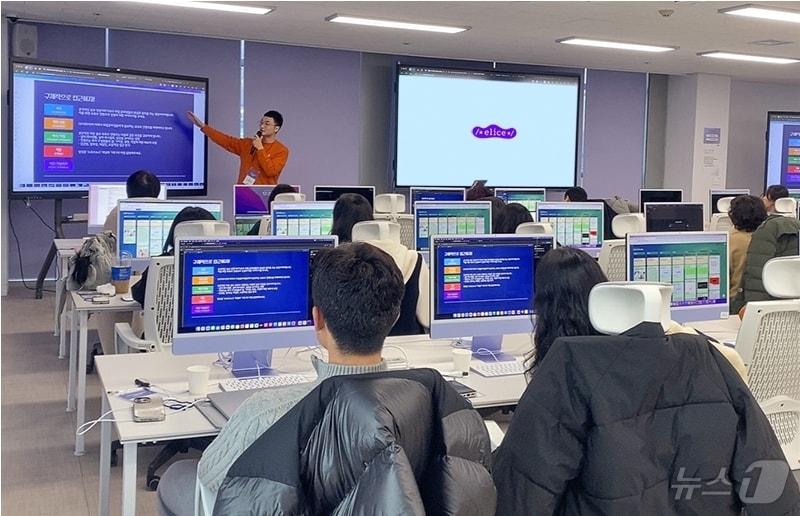 본문 이미지 - 엘리스그룹, 서울∙부산 지역 기업 대상 재직자 AI 교육 확대(엘리스그룹 제공)