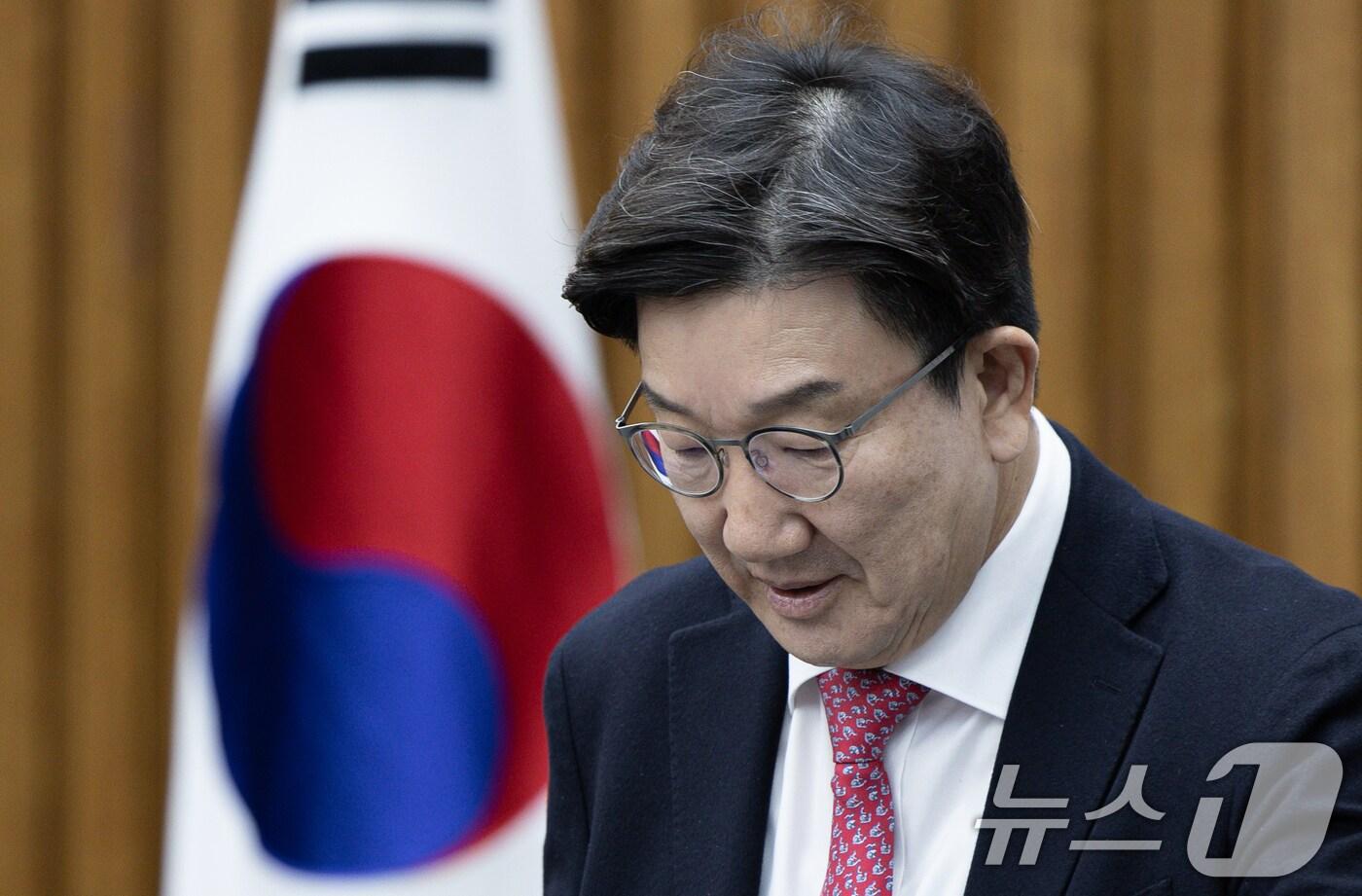 권성동 국민의힘 원내대표가 10일 오전 서울 여의도 국회에서 열린 원내대책회의에 참석하고 있다. 2025.1.10/뉴스1 ⓒ News1 이재명 기자