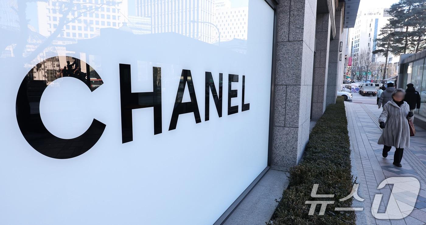 서울 시내 한 백화점 샤넬 매장 모습. 2025.1.10/뉴스1 ⓒ News1 김성진 기자