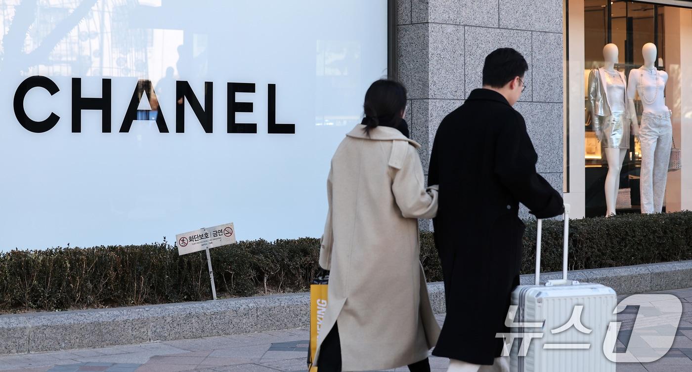 서울 시내 한 백화점 샤넬 매장.&#40;사진은 기사 내용과 관련이 없음&#41;. 2025.1.10/뉴스1 ⓒ News1 김성진 기자