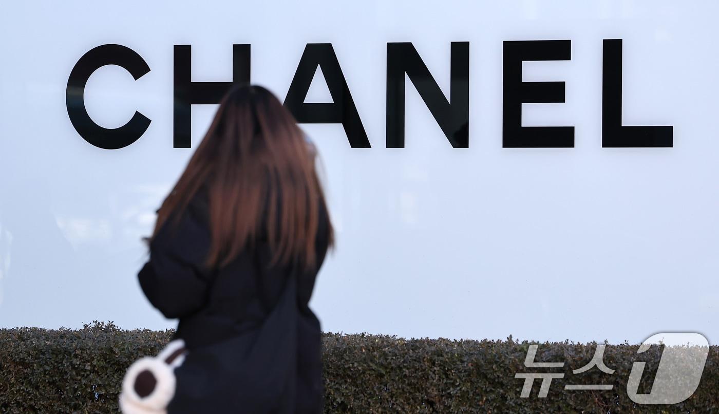 서울 시내 한 백화점 샤넬 매장 모습. 2025.1.10/뉴스1 ⓒ News1 김성진 기자