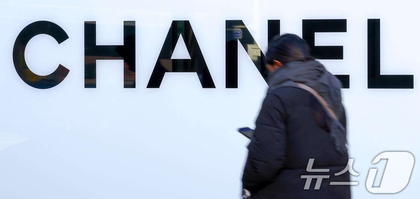 서울 시내 한 백화점 샤넬 매장 모습. 2025.1.10/뉴스1 ⓒ News1 김성진 기자