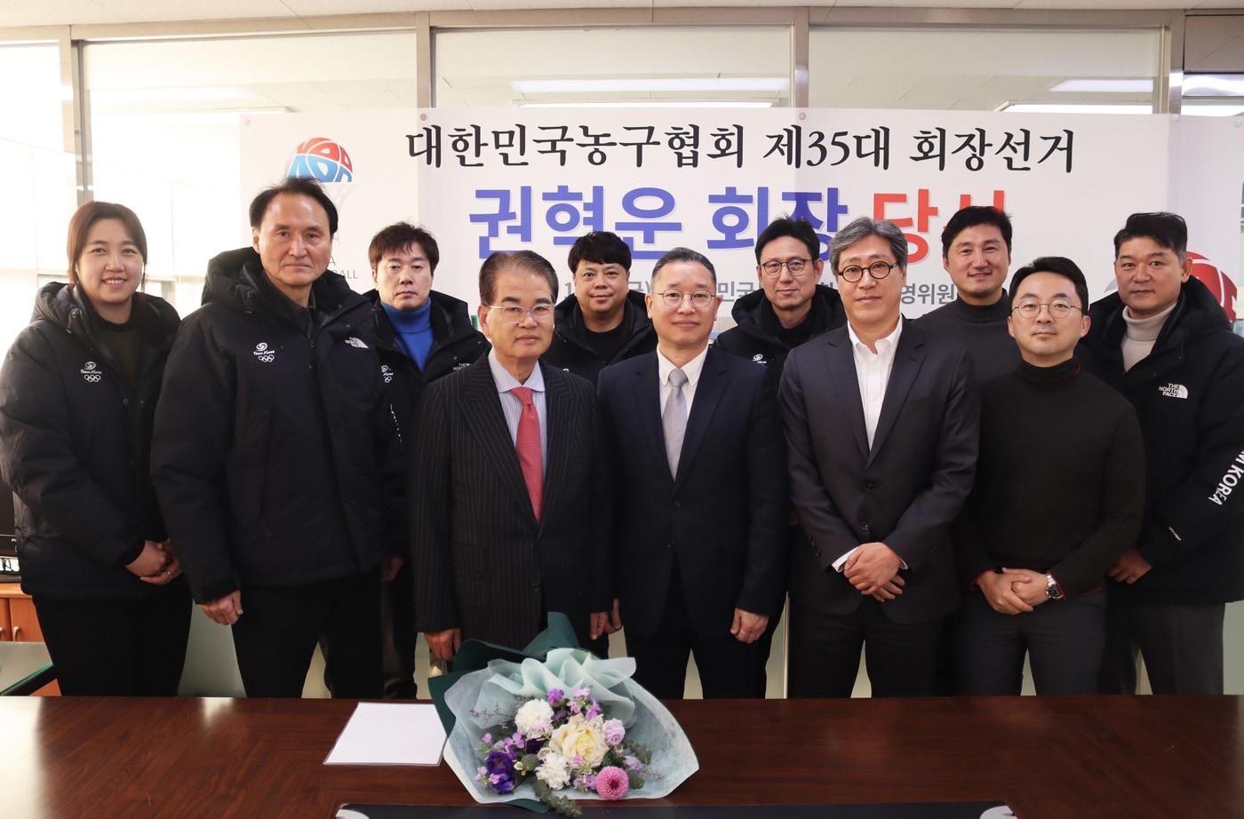 본문 이미지 -  권혁운 아이에스그룹 회장, 대한민국농구협회장 연임 성공. (대한민국농구협회 제공)
